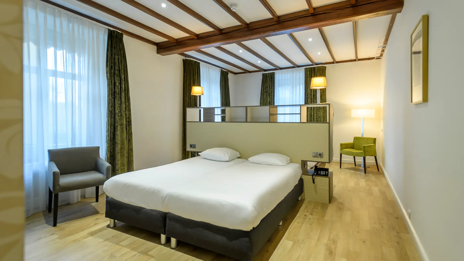 Familiekamer, Parkhotel Valkenburg, hotelkamers Zuid-Limburg, overnachten in Valkenburg, kamers Parkhotel Valkenburg, romantische hotelkamer Limburg, suite boeken Valkenburg, budget hotel Valkenburg, luxe hotelkamer Limburg, kamer met jacuzzi Limburg, hotel met uitzicht Limburgs Heuvelland, overnachten in het Heuvelland, hotel met bruidssuite Limburg, wellness hotelkamer Valkenburg, familiekamer Valkenburg centrum, hotelkamer met ligbad Limburg, comfortabele kamer Zuid-Limburg, voordelige hotelovernachting Valkenburg, hotelovernachting voor stelletjes Limburg, hotelkamers voor fietsers en wandelaars Valkenburg