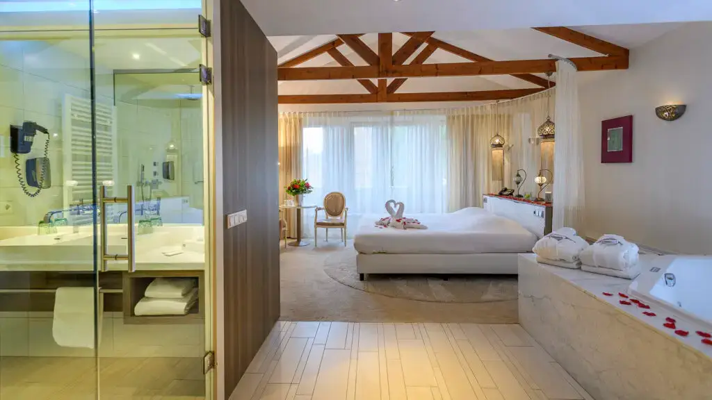 Hotelkamers valkenburg, Bruidsuite, Juliana Suite, bruidssuite, romantisch verblijf, feestlocatie in Zuid Limburg