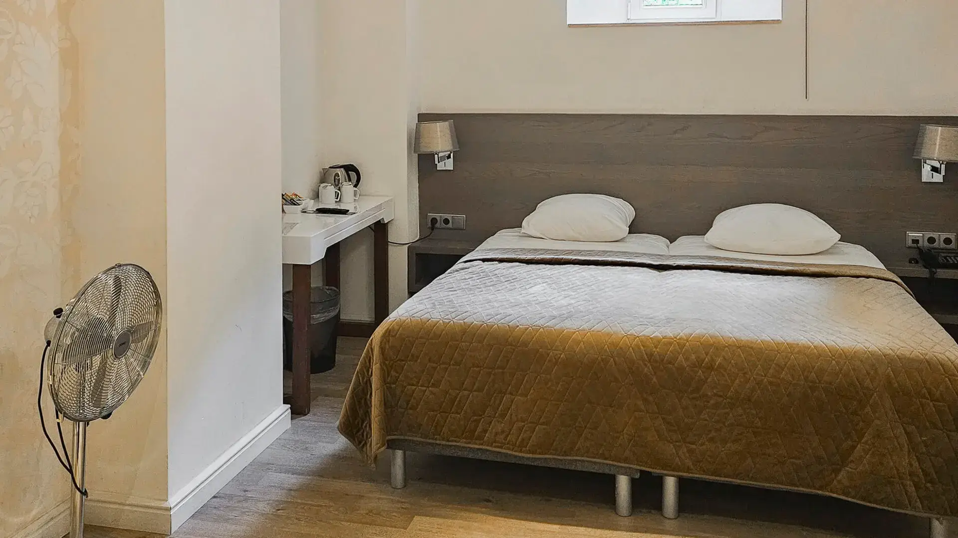 Familiekamer, Parkhotel Valkenburg, hotelkamers Zuid-Limburg, overnachten in Valkenburg, kamers Parkhotel Valkenburg, romantische hotelkamer Limburg, suite boeken Valkenburg, budget hotel Valkenburg, luxe hotelkamer Limburg, kamer met jacuzzi Limburg, hotel met uitzicht Limburgs Heuvelland, overnachten in het Heuvelland, hotel met bruidssuite Limburg, wellness hotelkamer Valkenburg, familiekamer Valkenburg centrum, hotelkamer met ligbad Limburg, comfortabele kamer Zuid-Limburg, voordelige hotelovernachting Valkenburg, hotelovernachting voor stelletjes Limburg, hotelkamers voor fietsers en wandelaars Valkenburg